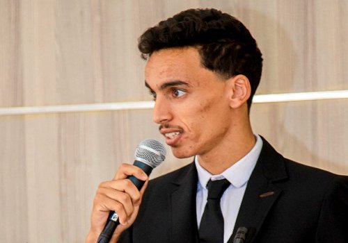 الدم على القميص كاذب الدم على القميص كاذب